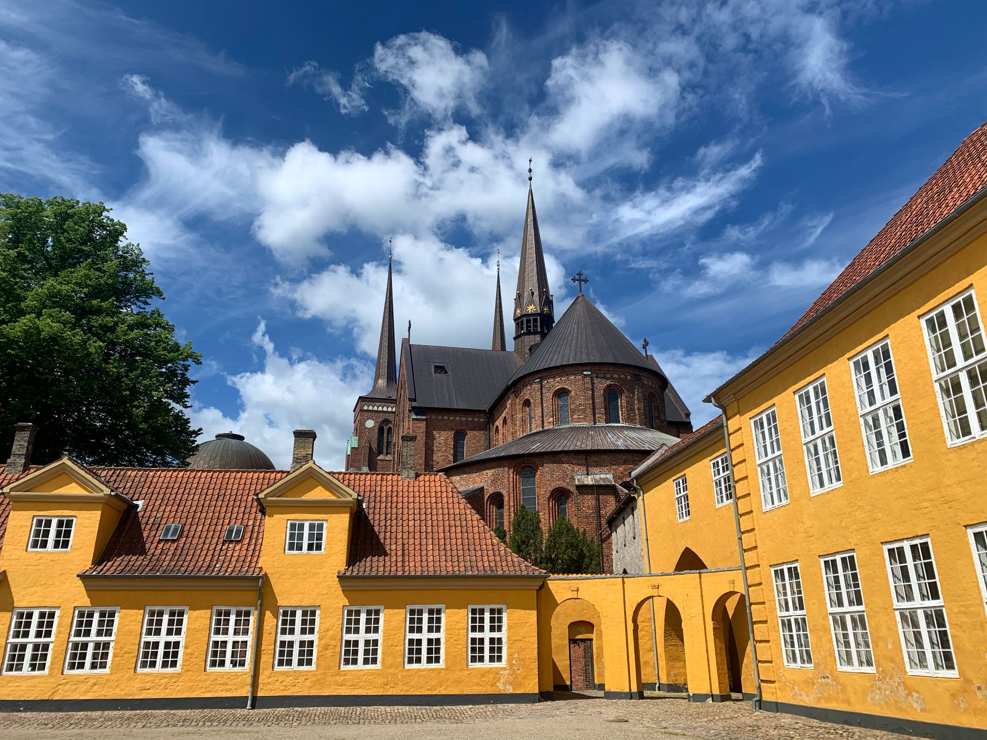 Roskilde Domkirke og Det Kongelige palæ Foto Sara Peuron-Berg